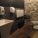 Salle de toilette située à l'étage inférieur du Vieux-Moulin