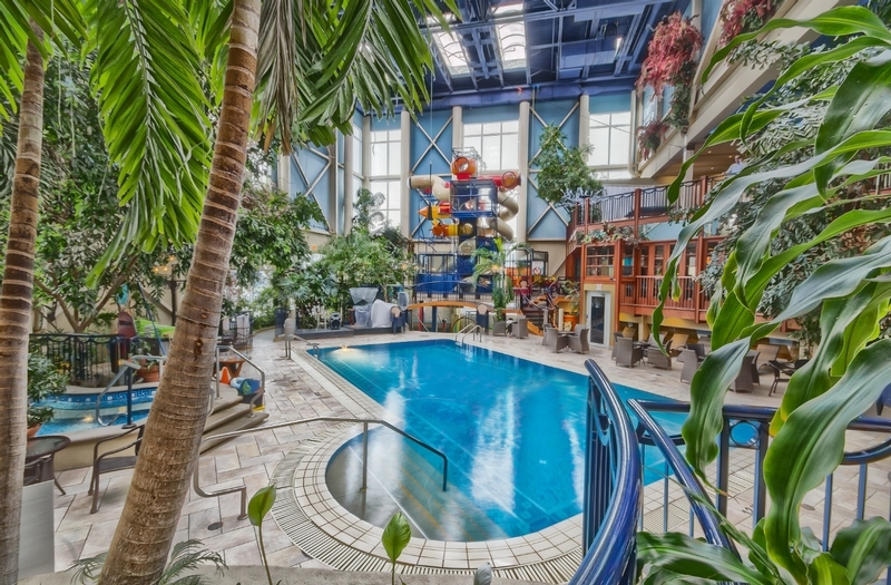 Atrium, piscine et jeux d'eau