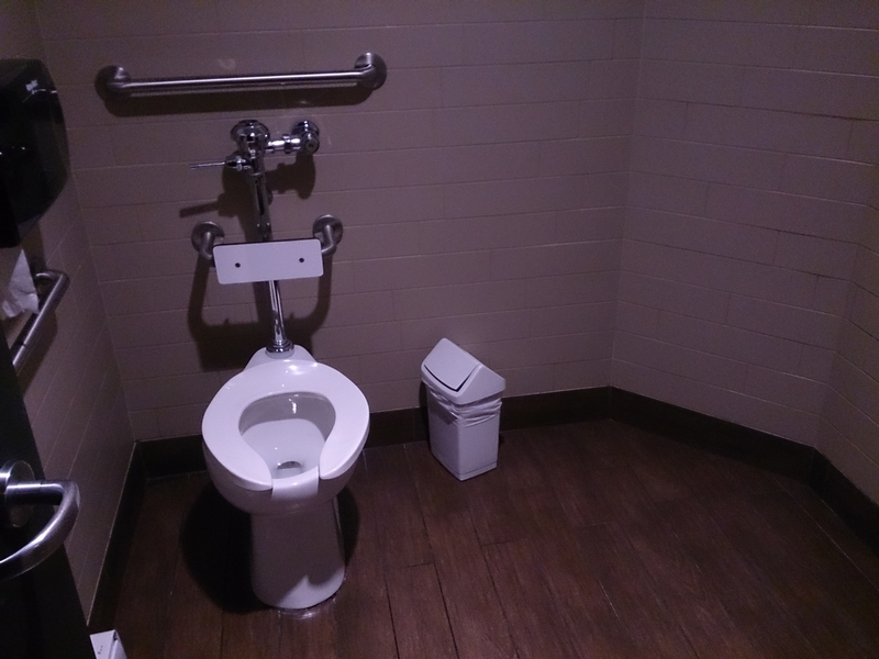 Salle de toilette accessible - Femmes
