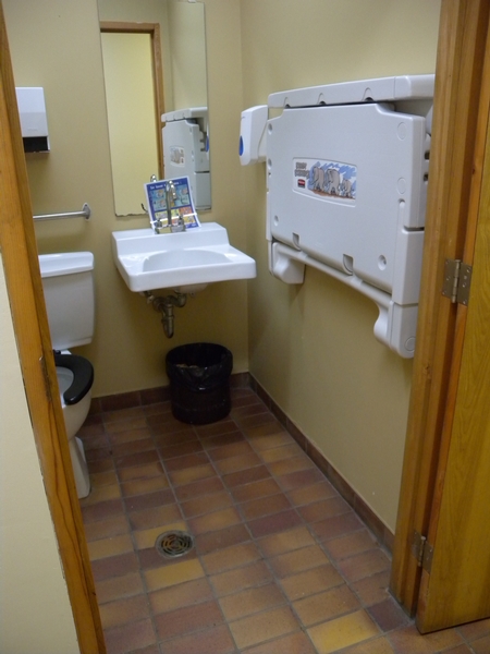 Toilette / Centre de découverte et de services le Fjord du Saguenay