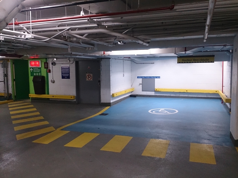 Espace de stationnement réservé intérieur