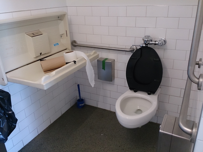Salle de toilette accessible - 1er étage
