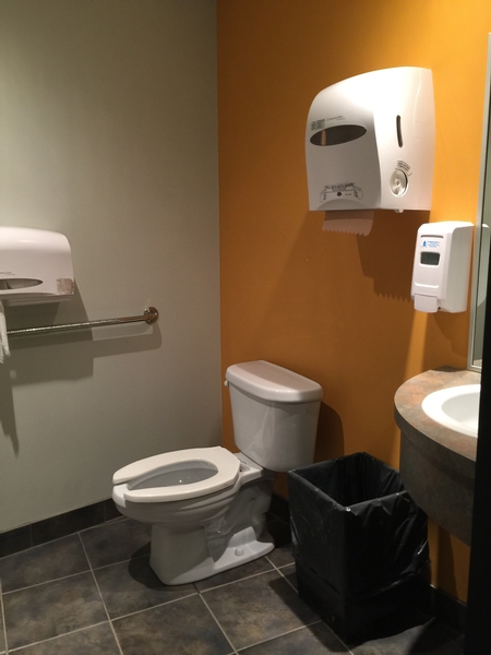 Salle de toilette mixte - Rez-de-chaussée / Pavillon J.A.-DeSève