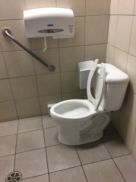 Salle de toilette Homme - à l'étage / Pavillon J.A.-DeSève
