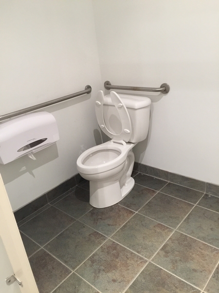 Salle de toilette - Homme / Pavillon Gilles-Lefebvre
