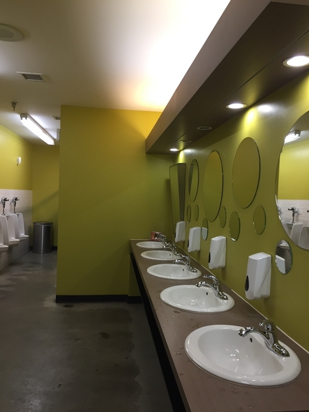 Espace lavabos - Salle de toilettes hommes