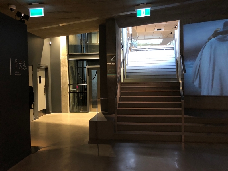 Escalier et ascenseur - Pavillon C - Fort Ville-Marie
