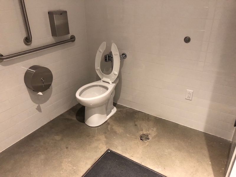 Salle de toilette accessible - pavillon Fort de Ville-Marie