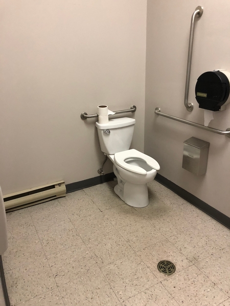 Salle de toilette mixte accessible