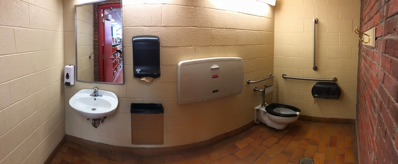Salle de toilette mixte - Rez-de-chaussée