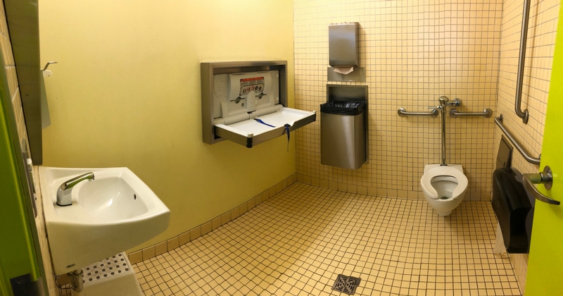 Salle de toilette mixte accessible - Rez-de-chaussée