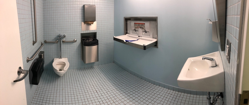 Salle de toilette mixte accessible - 1er étage