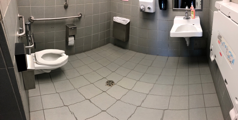 Salle de toilette mixte - 1er étage