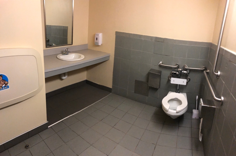 Salle de toilette mixte - 2e étage