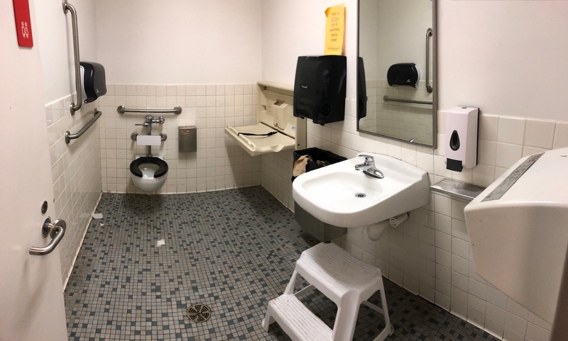 Salle de toilette accessible - 1er étage