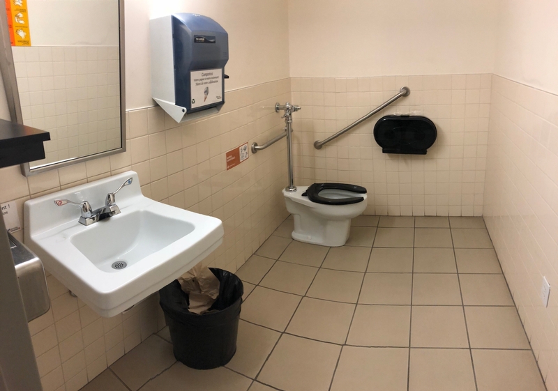 Salle de toilette accessible - Rez-de-chaussée