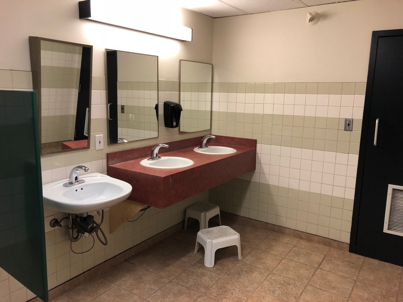 Salle de toilettes - Hommes