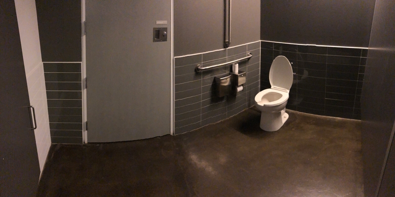 Salle de toilette femmes - 1er étage