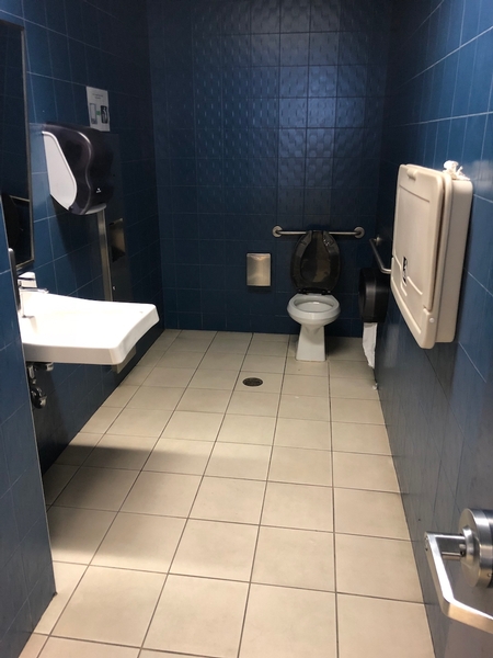 Salle de toilette mixte accessible - 1er étage