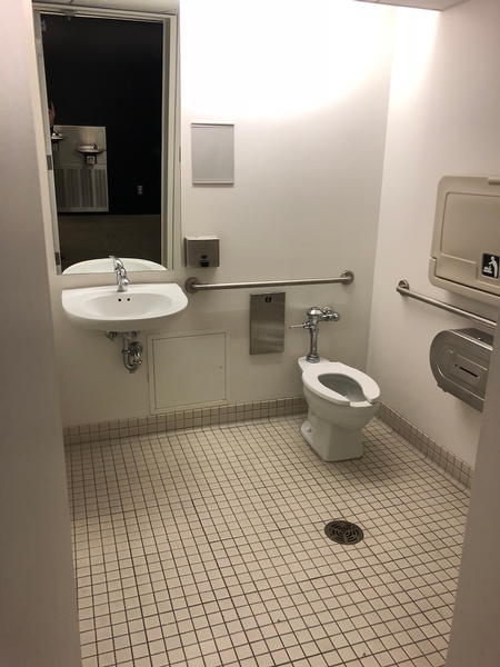 Salle de toilette femmes - Rez-de-chaussée (Collection nationale)