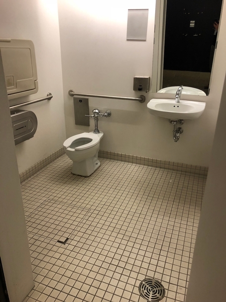 Salle de toilette hommes - Rez-de-chaussée (Collection nationale)
