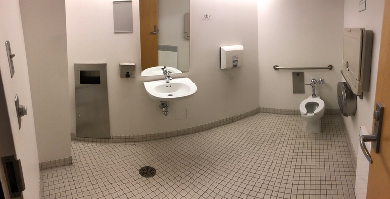 Salle de toilette accessible mixte - 3e étage (Collection nationale)