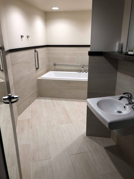 Chambre accessible - Salle de bain
