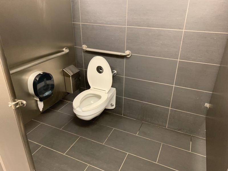 Salle de toilette accessible - Femme - Niveau 100 section 101-107