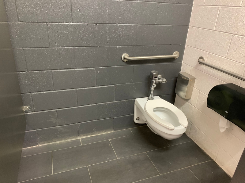 Salle de toilette accessible - Femme - Niveau 100 section 137-139