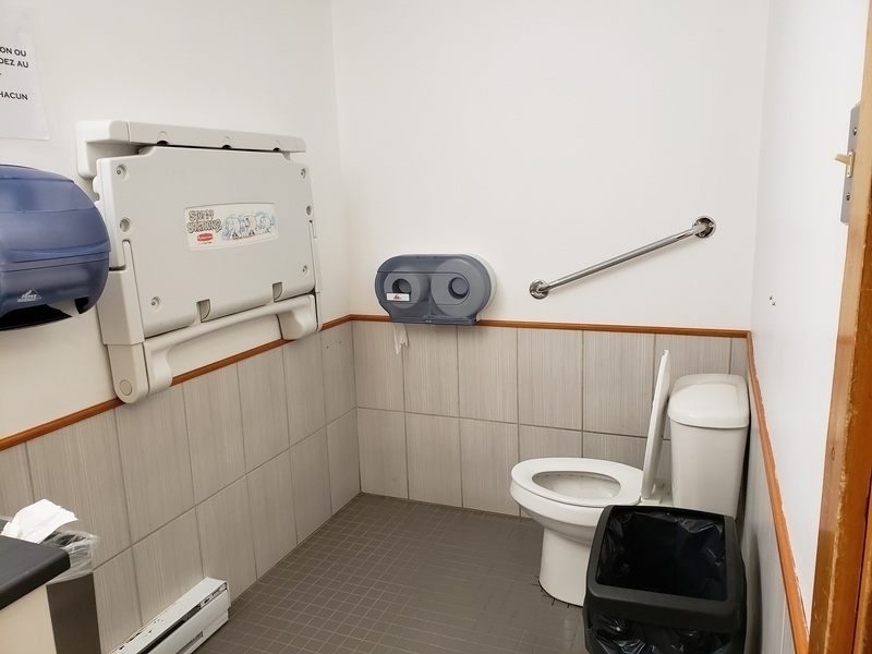 Salle de toilette au pavillon d'accueil
