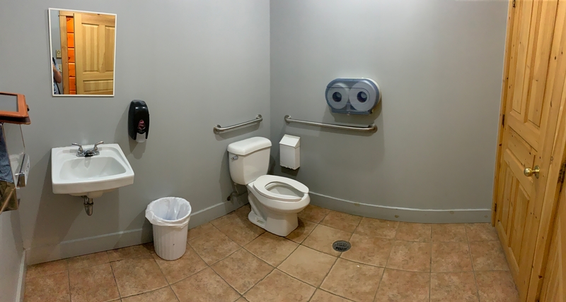 Salle de toilette accessible - Maison du Parc