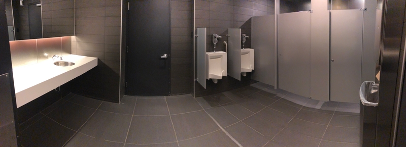 Salle de toilette hommes - Près de la salle Octave-Crémazie