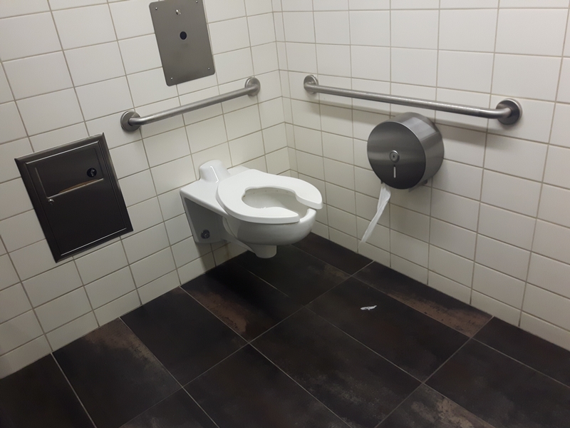 Salle de toilette accessible (Niveau 4)