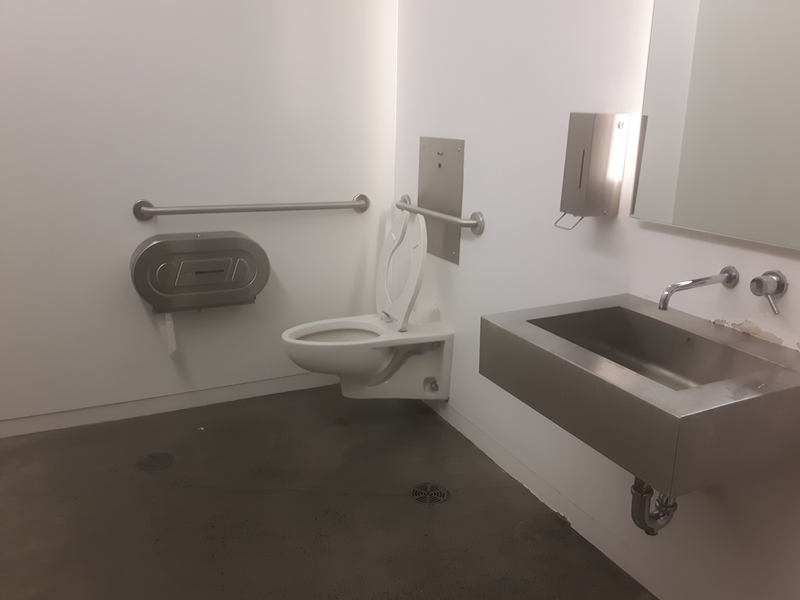 Salle de toilette à cabinet unique (Niveau S1)