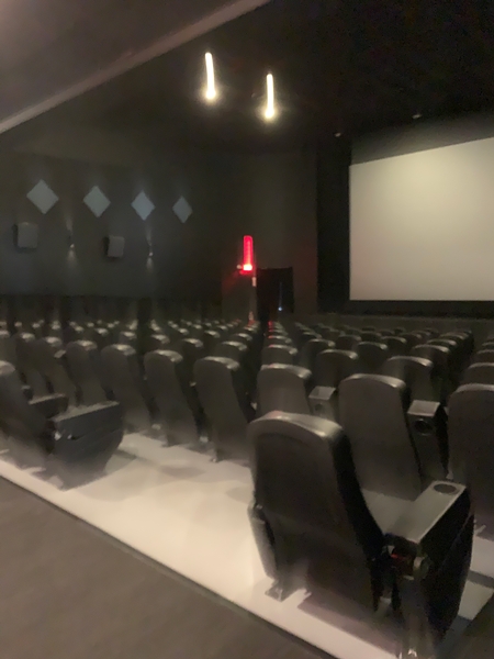 Salle de cinéma - Places réservées à l'arrière