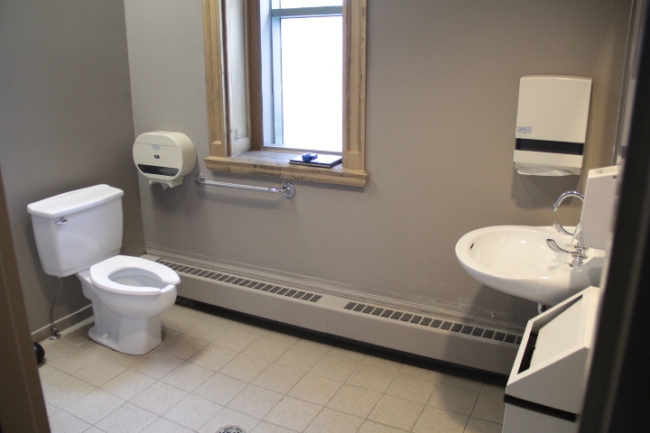Salle de toilette universelle du rez-de-chaussée