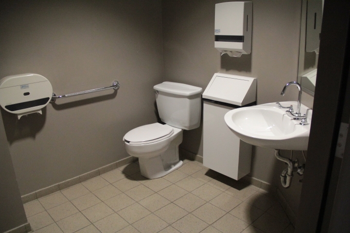 Salle de toilette universelle mixte 1er étage