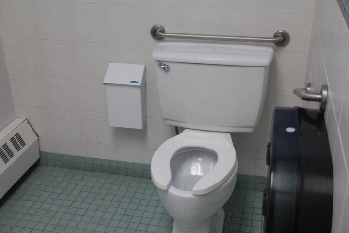 Salle de toilette cabine unique - mixte
