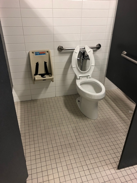 Cabinet de toilette accessible | Vestiaire hommes