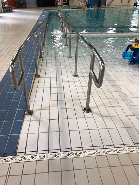 Rampe d'accès pour piscine