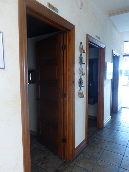 Porte des toilettes situées à l'étage