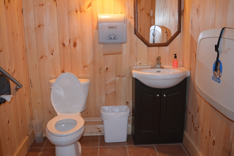 Cabinet de toilette unique - dans le restaurant
