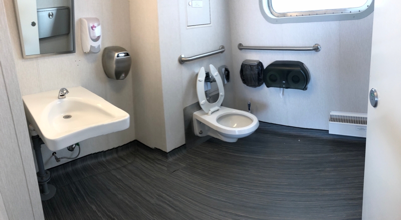 Salle de toilette accessible du pont d'observation
