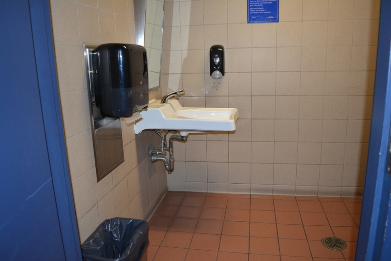 Niveau 4 - Cabinet unique de toilette accessible