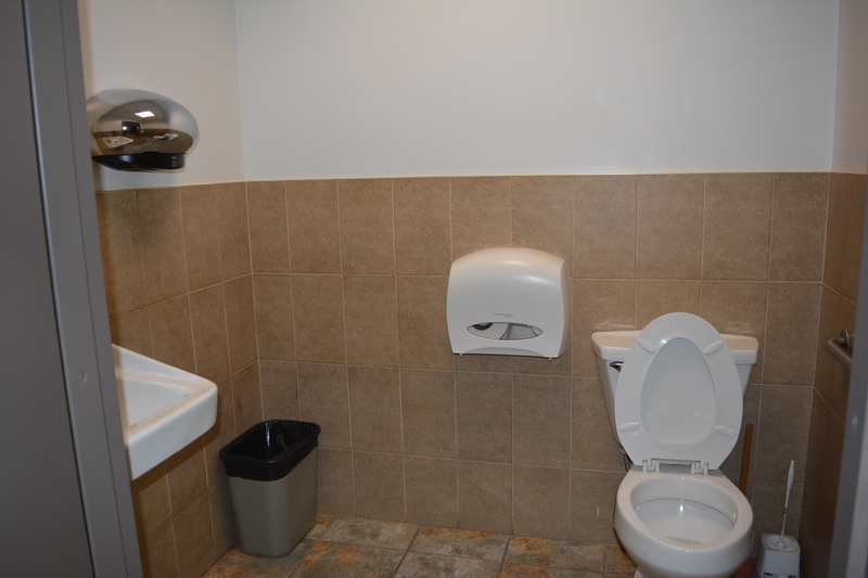 Cabinet de toilettes accessible