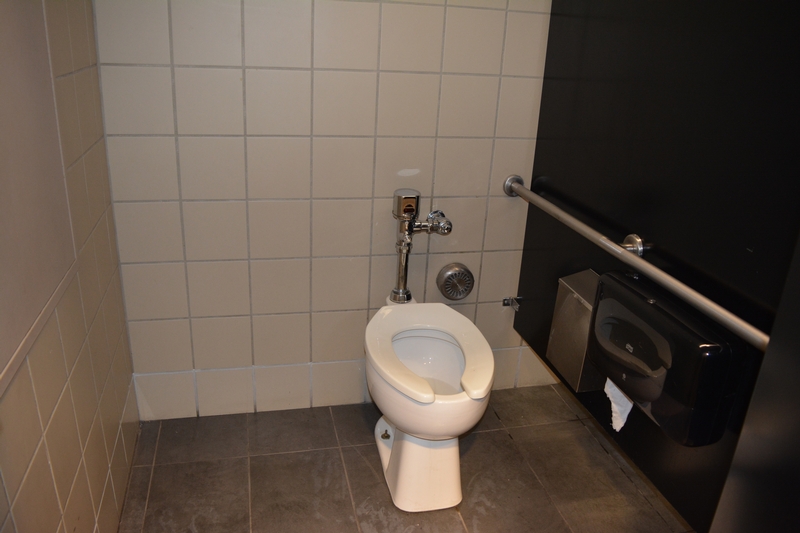 Cabinet de toilettes accessible - aire de restauration