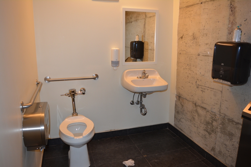 Cabinet de toilettes accessible - espace SAT