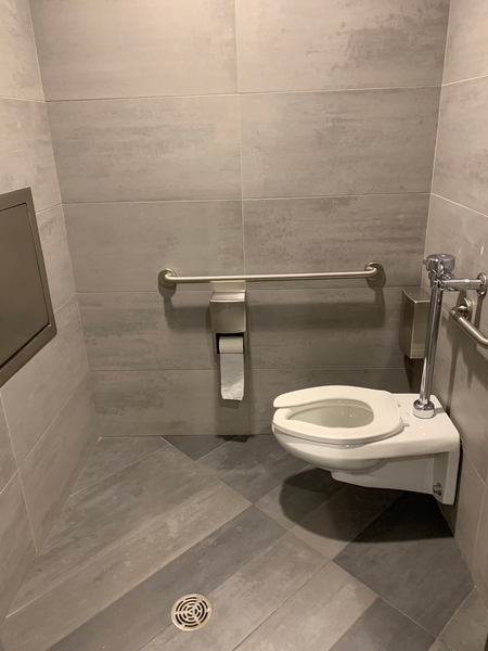 Salle de toilette - Niveau 3 - Près du Hall 310