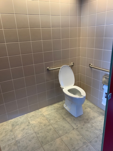 Salle de toilette - Niveau 3 - Près du comptoir alimentaire