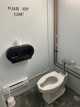 Salle de toilette du hangar 7 non accessible